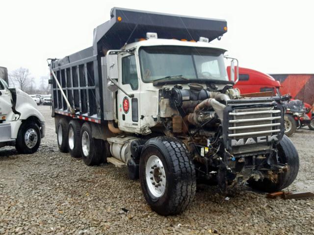 1M2AG11C06M030742 - 2006 MACK 700 CV700 WHITE photo 1