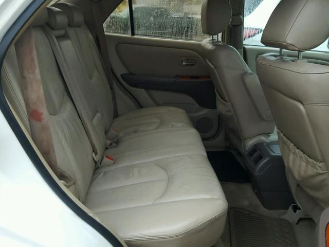 JTJHF10U820254517 - 2002 LEXUS RX 300 WHITE photo 6