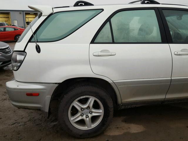 JTJHF10U820254517 - 2002 LEXUS RX 300 WHITE photo 9