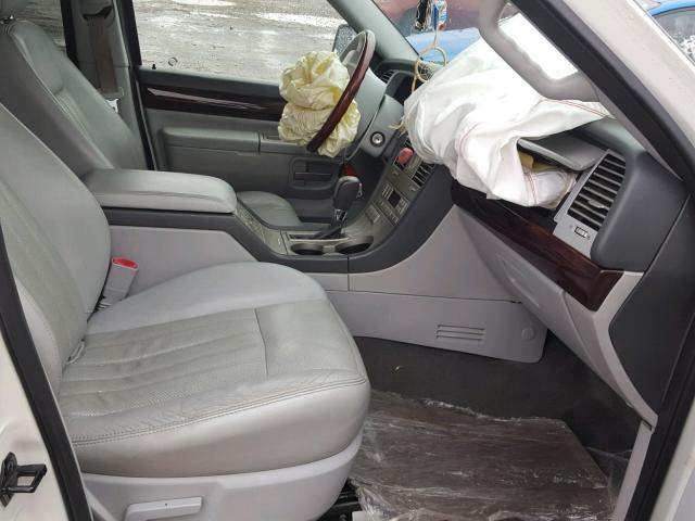 5LMEU88H64ZJ48571 - 2004 LINCOLN AVIATOR 白色 照片 5