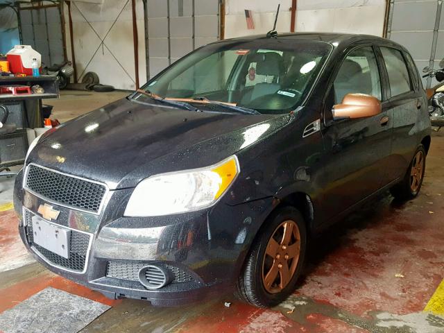 KL1TD6DE1AB114239 - 2010 CHEVROLET AVEO LS BLACK photo 2