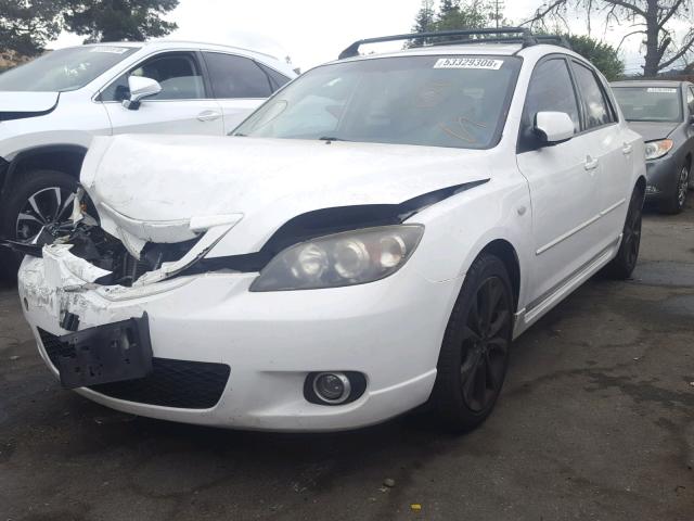 JM1BK143941147382 - 2004 MAZDA 3 HATCHBAC WHITE photo 2