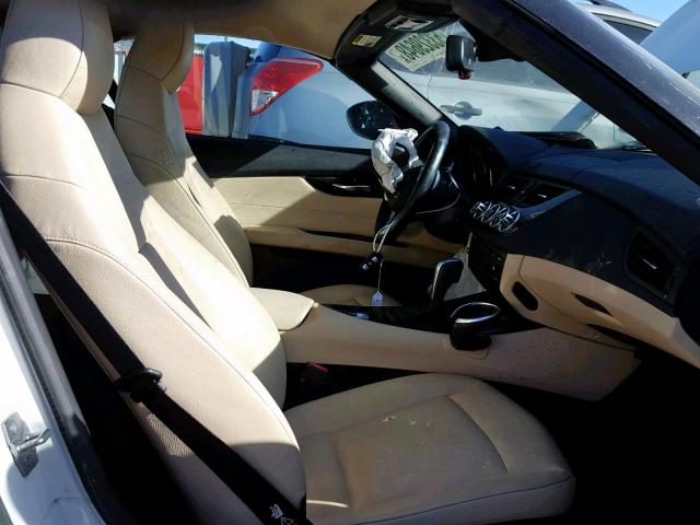 WBALM5C5XBE378299 - 2011 BMW Z4 SDRIVE3 WHITE photo 5