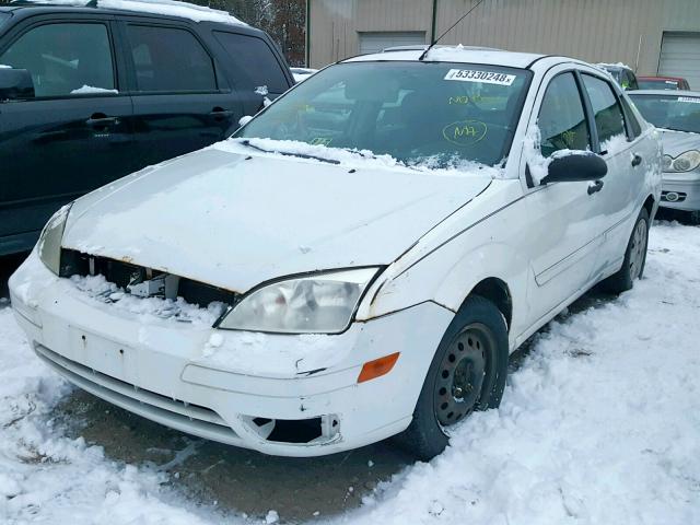 1FAFP34N47W336504 - 2007 FORD FOCUS ZX4 WHITE photo 2