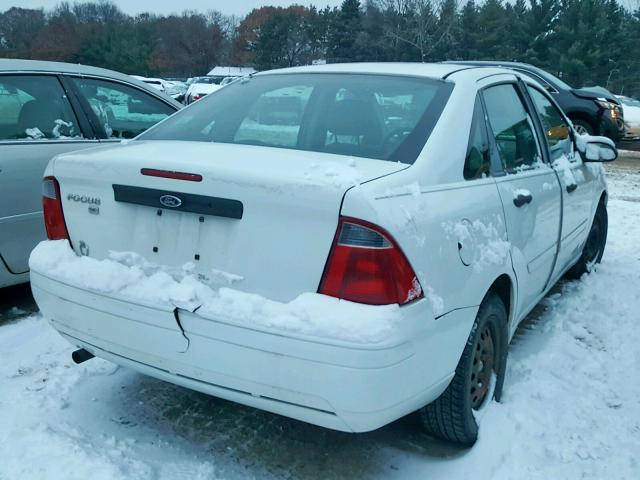 1FAFP34N47W336504 - 2007 FORD FOCUS ZX4 WHITE photo 4