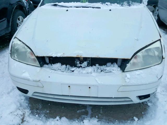 1FAFP34N47W336504 - 2007 FORD FOCUS ZX4 WHITE photo 9