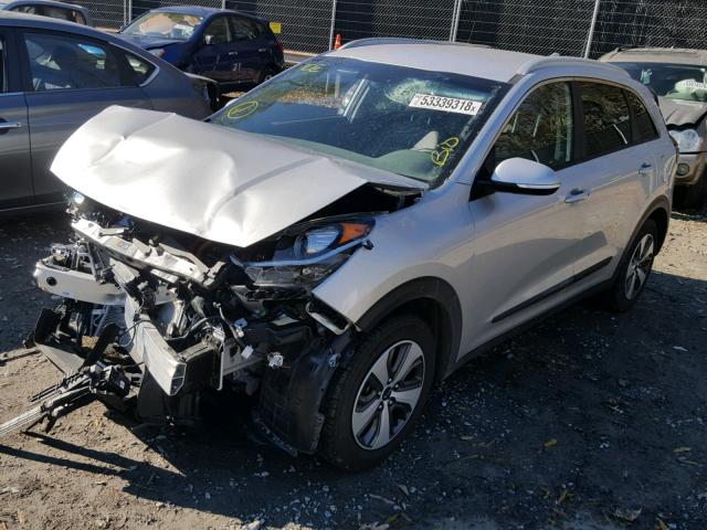 KNDCC3LC9J5114109 - 2018 KIA NIRO EX SILVER photo 2