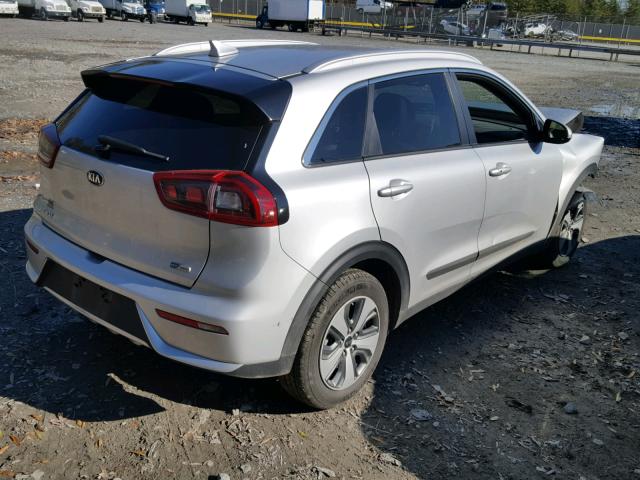 KNDCC3LC9J5114109 - 2018 KIA NIRO EX SILVER photo 4