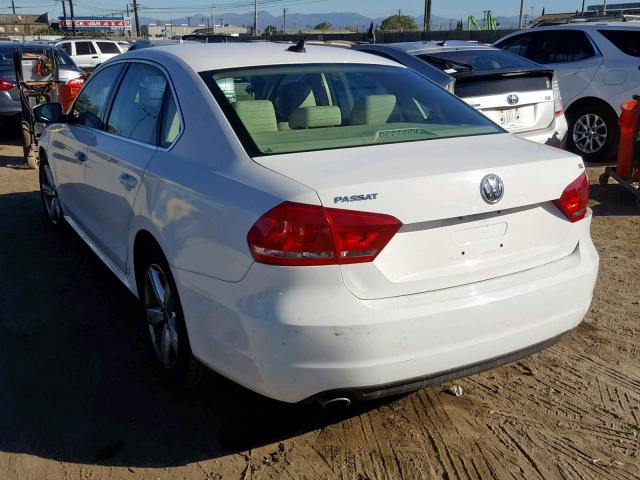 1VWBP7A37DC131160 - 2013 VOLKSWAGEN PASSAT SE WHITE photo 3