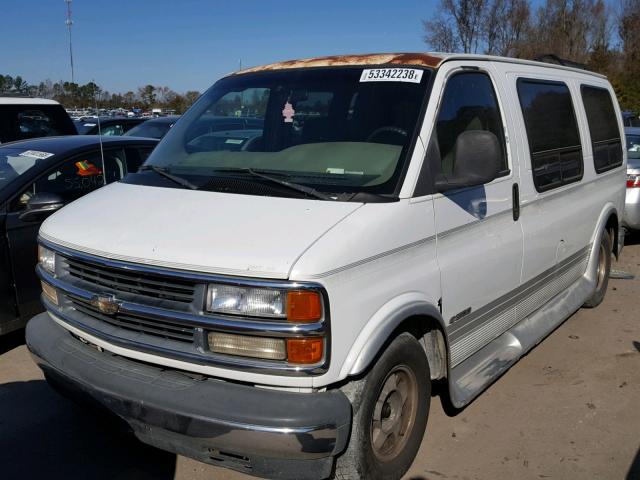 1GBFG15R9Y1257395 - 2000 CHEVROLET EXPRESS G1 WHITE photo 2