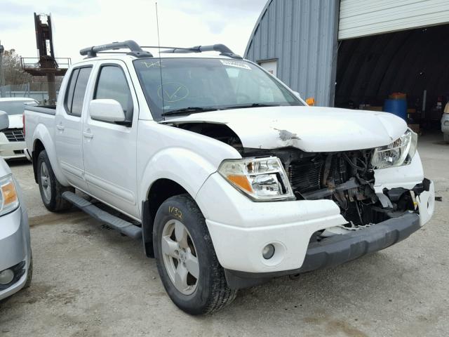 1N6AD07WX7C431423 - 2007 NISSAN FRONTIER C WHITE photo 1