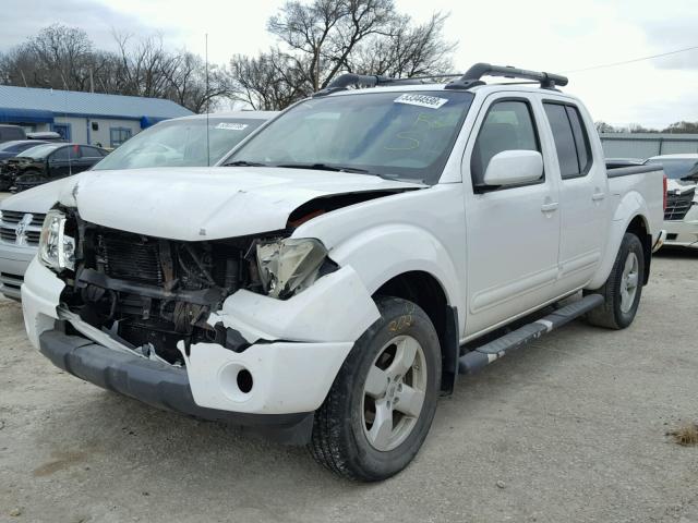 1N6AD07WX7C431423 - 2007 NISSAN FRONTIER C WHITE photo 2