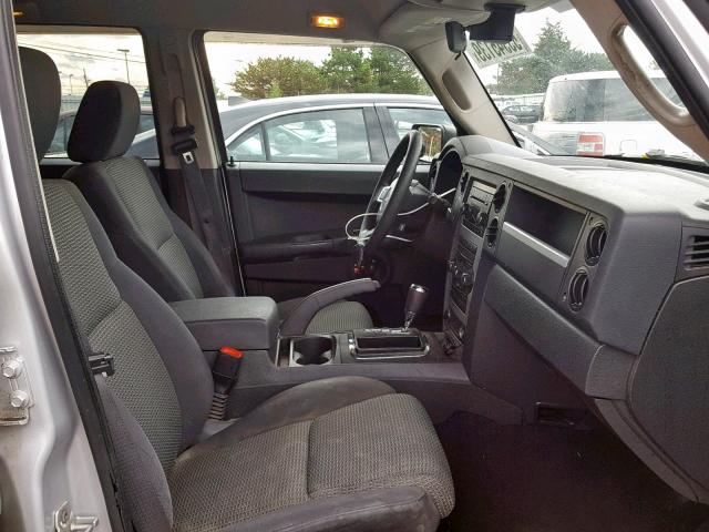 1J8HG48K88C231632 - 2008 JEEP COMMANDER ნაცრისფერი ფოტო 5