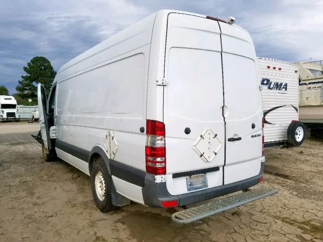 WD3PE8CB9B5587925 - 2011 MERCEDES-BENZ SPRINTER 2 WHITE photo 3