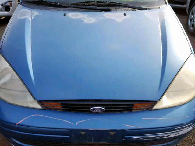 1FAFP33P21W319954 - 2001 FORD FOCUS LX BLUE photo 7