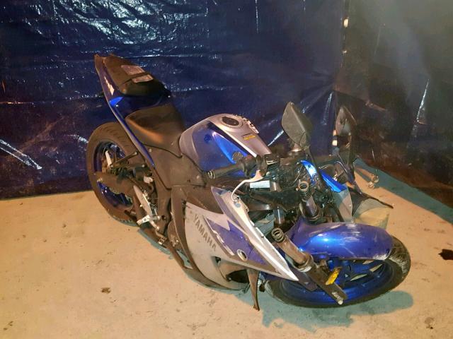 MH3RH06Y0FK003671 - 2015 YAMAHA YZFR3 BLUE photo 2