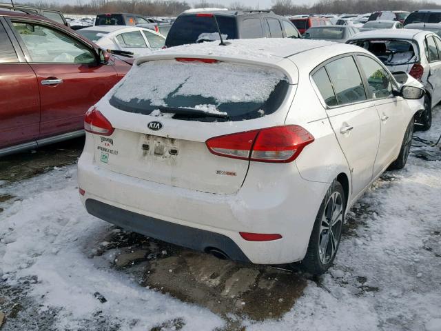 KNAFX5A88G5493296 - 2016 KIA FORTE EX WHITE photo 4