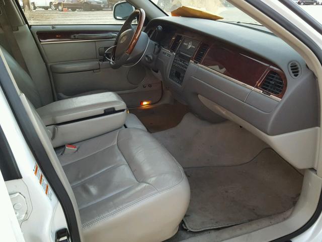 1LNHM83W33Y603435 - 2003 LINCOLN TOWN CAR C WHITE photo 5