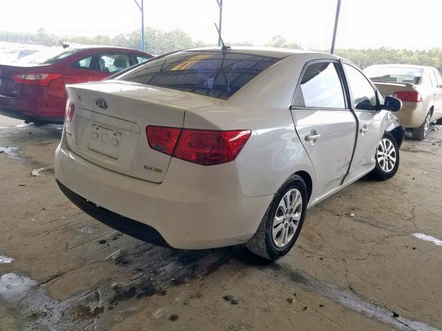 KNAFU4A28D5726295 - 2013 KIA FORTE EX WHITE photo 4