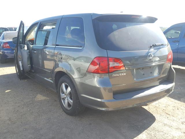 2V4RW3D11AR231240 - 2010 VOLKSWAGEN ROUTAN SE GRAY photo 3