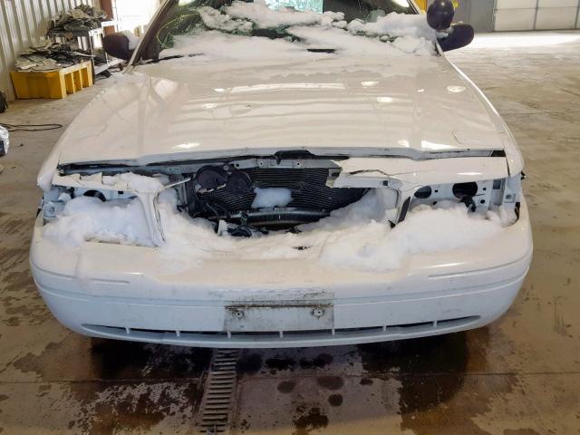 2FABP7BV5BX184285 - 2011 FORD CROWN VICT WHITE photo 9