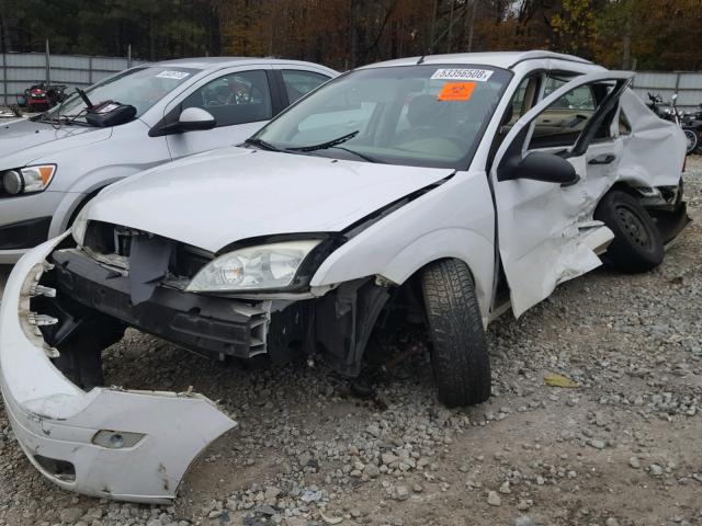 1FAFP34N67W333037 - 2007 FORD FOCUS ZX4 WHITE photo 2