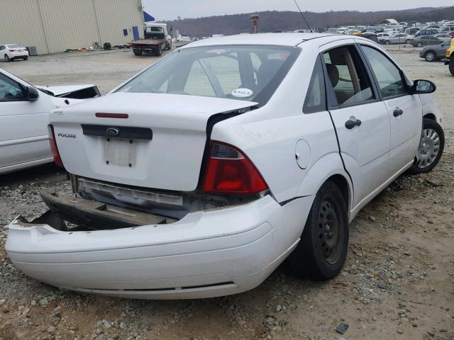 1FAFP34N67W333037 - 2007 FORD FOCUS ZX4 WHITE photo 4