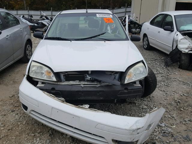 1FAFP34N67W333037 - 2007 FORD FOCUS ZX4 WHITE photo 9