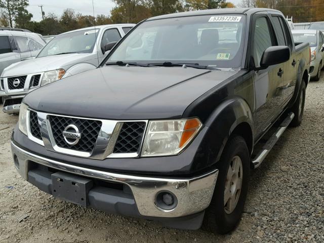 1N6AD07U57C417590 - 2007 NISSAN FRONTIER C BLACK photo 2