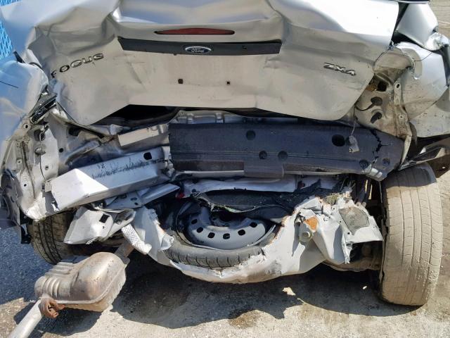 1FAFP34N06W210381 - 2006 FORD FOCUS ZX4 SILVER photo 9