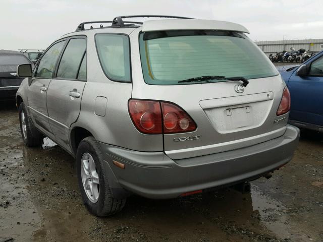 JT6HF10U7X0047702 - 1999 LEXUS RX 300 SILVER photo 3