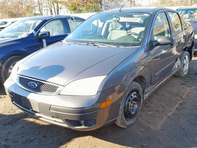 1FAHP34N37W162658 - 2007 FORD FOCUS ZX4 GRAY photo 2