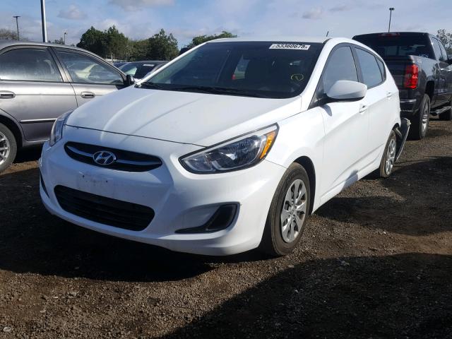 KMHCT5AE1HU349597 - 2017 HYUNDAI ACCENT SE WHITE photo 2