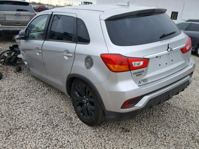 JA4AR3AU9JU007899 - 2018 MITSUBISHI OUTLANDER SILVER photo 3