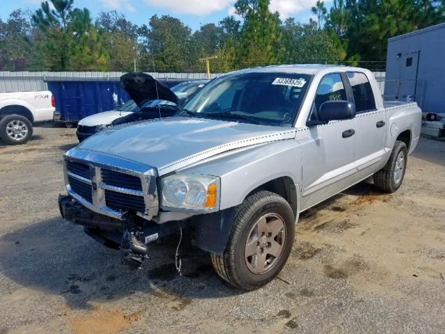 1D7HE48NX5S329642 - 2005 DODGE DAKOTA QUA SILVER photo 2