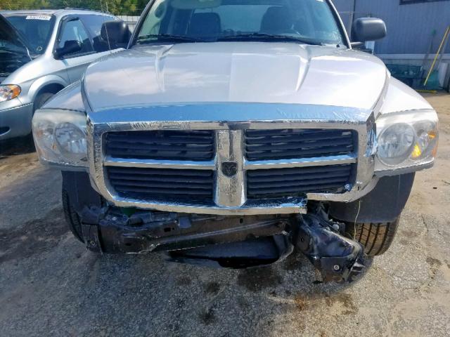 1D7HE48NX5S329642 - 2005 DODGE DAKOTA QUA SILVER photo 9