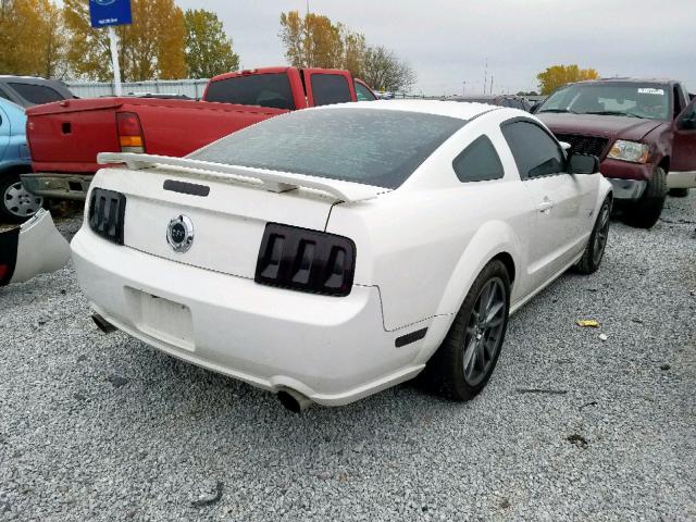 1ZVHT82H655226627 - 2005 FORD MUSTANG GT WHITE photo 4