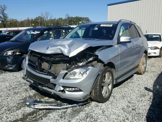 4JGDA5JB8DA167147 - 2013 MERCEDES-BENZ ML 350 SILVER photo 2