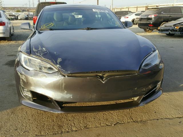 5YJSA1E11HF191342 - 2017 TESLA MODEL S GRAY photo 9