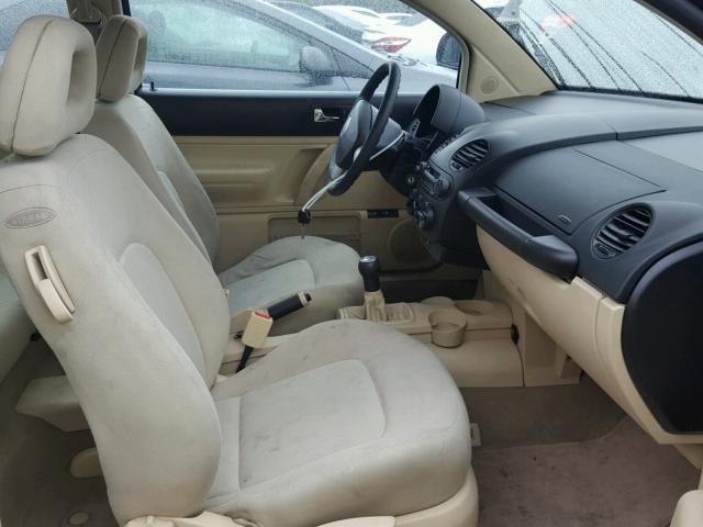 3VWBB61C1WM021151 - 1998 VOLKSWAGEN NEW BEETLE BLACK photo 5