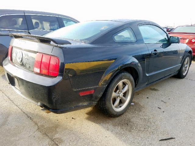 1ZVHT82H465153825 - 2006 FORD MUSTANG GT BLACK photo 4