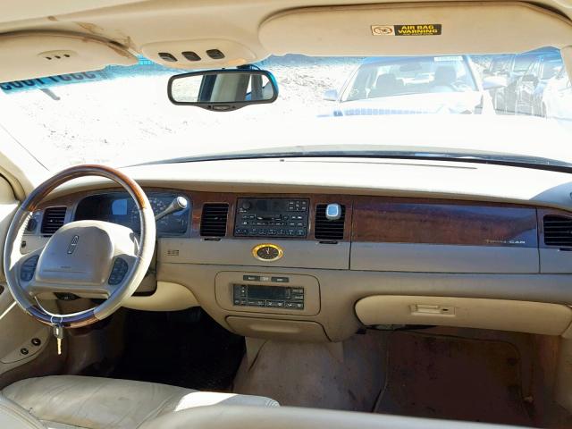 1LNHM83W6YY765115 - 2000 LINCOLN TOWN CAR C TAN photo 9