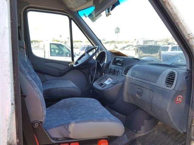 WD2PD644745650938 - 2004 DODGE SPRINTER WHITE photo 5