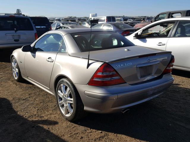 WDBKK65FX4F307065 - 2004 MERCEDES-BENZ SLK 320 SILVER photo 3