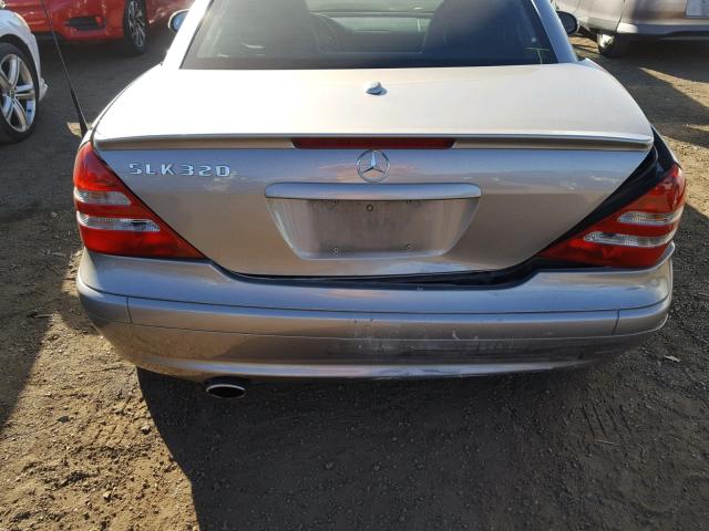 WDBKK65FX4F307065 - 2004 MERCEDES-BENZ SLK 320 SILVER photo 9