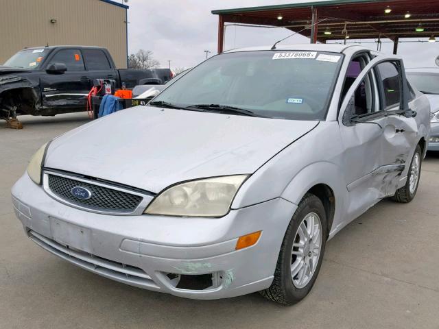 1FAFP34N05W150309 - 2005 FORD FOCUS ZX4 GRAY photo 2