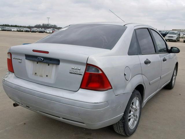 1FAFP34N05W150309 - 2005 FORD FOCUS ZX4 GRAY photo 4