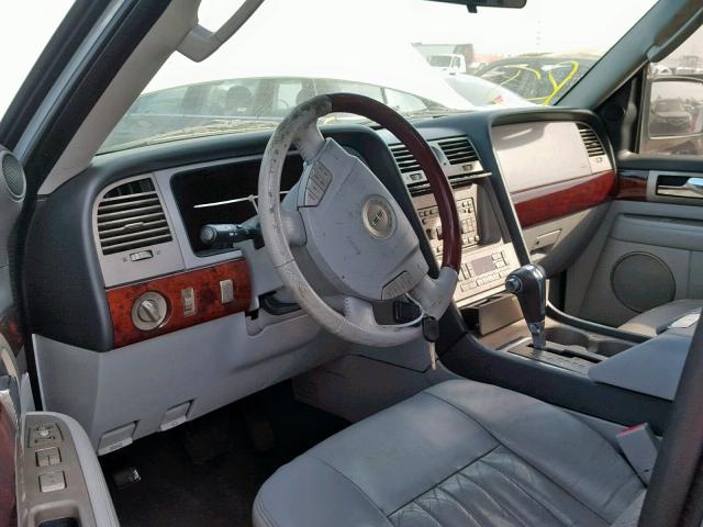 5LMFU27585LJ02754 - 2005 LINCOLN NAVIGATOR SILVER photo 9