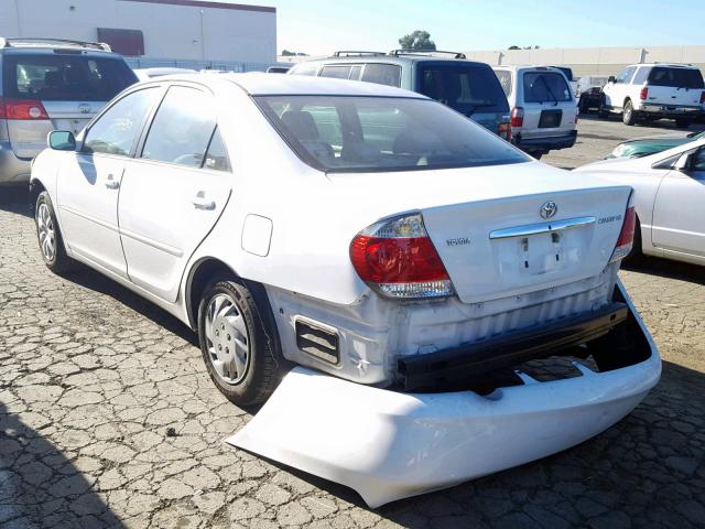 4T1BE32K15U555836 - 2005 TOYOTA CAMRY LE WHITE photo 3