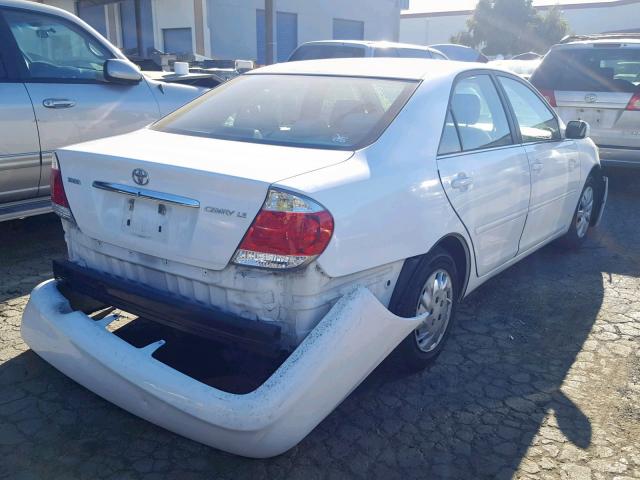 4T1BE32K15U555836 - 2005 TOYOTA CAMRY LE WHITE photo 4